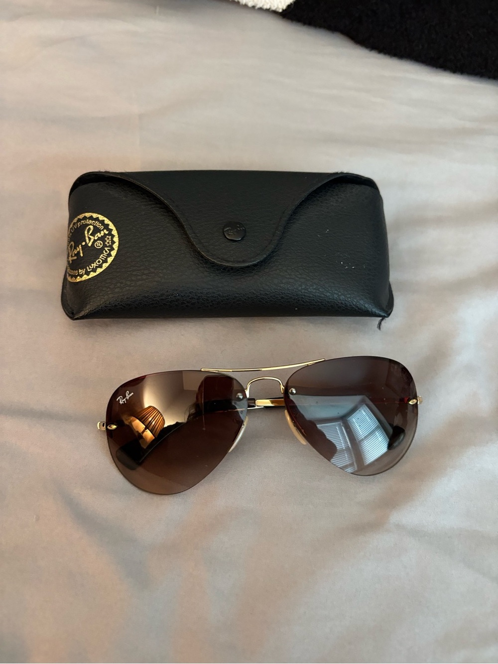 Ray-Ban Men’s Aviator Sunglasses Gold Frame with Brown Gradient Lenses